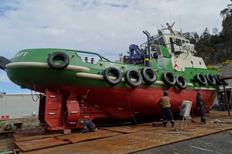 Embarcación en reparación en ASPA